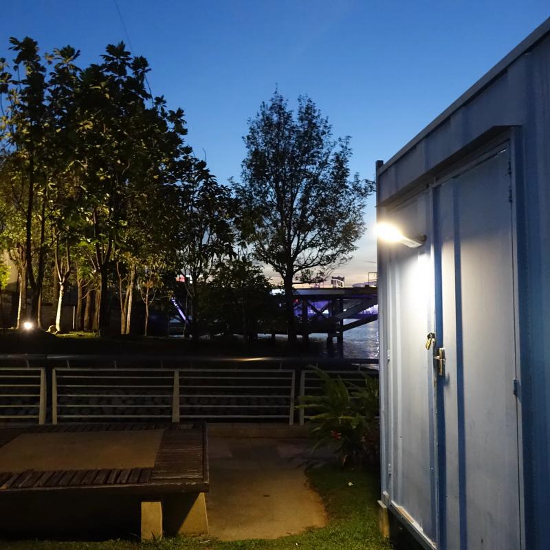 HEX 780X Solar Wall Light