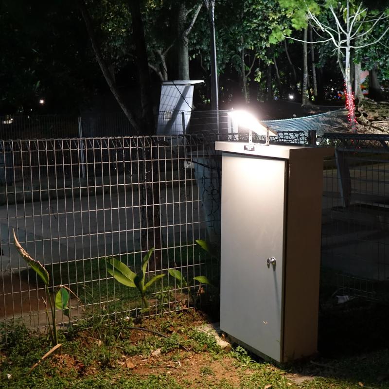 HEX 780X Solar Wall Light