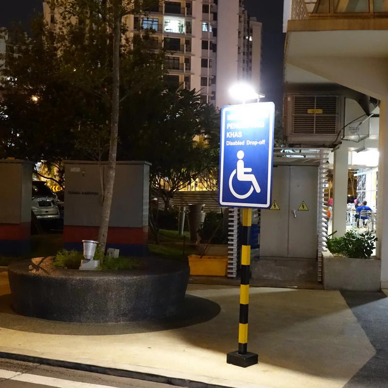 HEX 780X Solar Wall Light