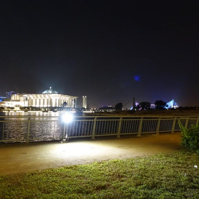 Guardian 580X Solar Flood Light